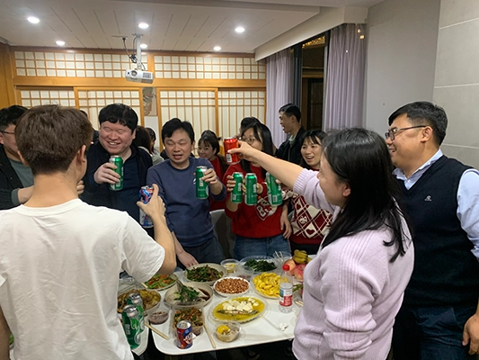 富仕團隊在惠州舉辦年終海邊團建增強團結奮進